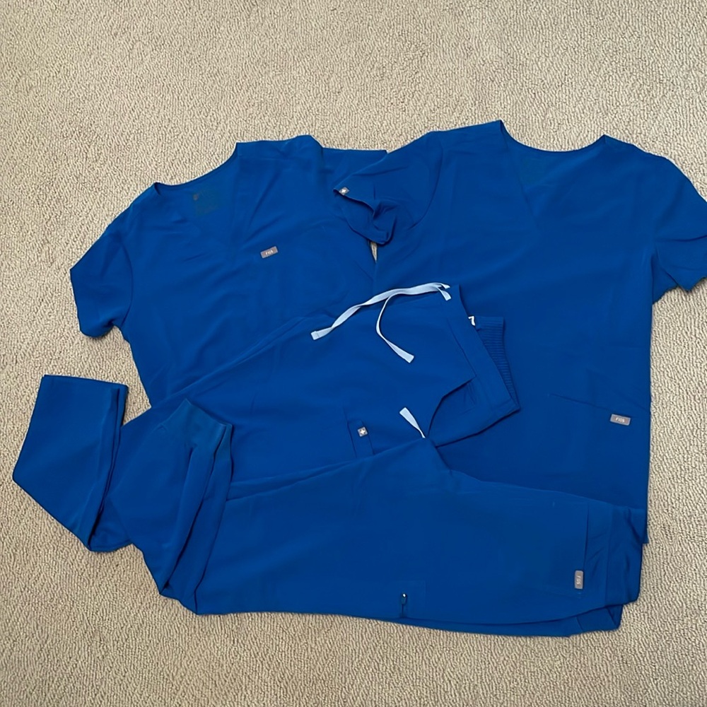 Figs scrubs 2 pairs